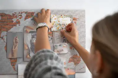 Fali parafa üzenőtábla kontinensek téglafal mintával