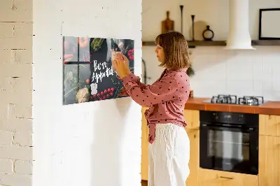 Bon appetit feliratú fali üzenőtábla