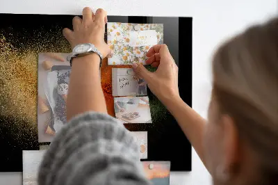 Kiömlött fűszerek mintás mágneses fali tábla