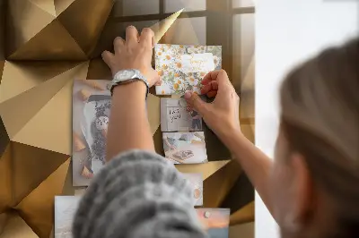 Mágneses fali tábla absztrakt háromszög mintával