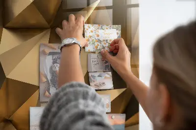 Mágneses fali tábla absztrakt háromszög mintával