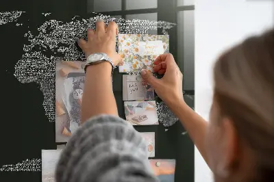 Fali üzenőtábla A kontinensek nevei mintával
