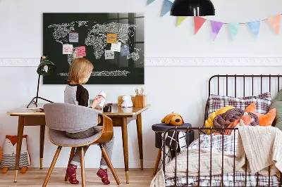 Fali üzenőtábla A kontinensek nevei mintával