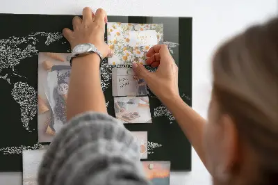 Fali üzenőtábla A kontinensek nevei mintával