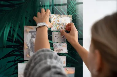 Fali üzenőtábla trópusi levelek mintával
