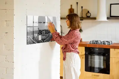 Mindenkinek van egy története mágneses fali tábla