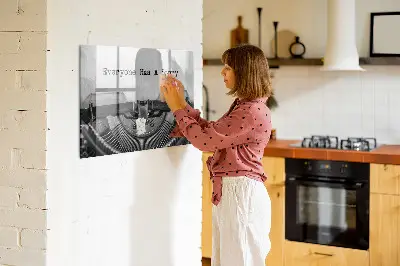 Mindenkinek van egy története mágneses fali tábla