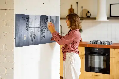 Mágneses fali világtérkép felirattal