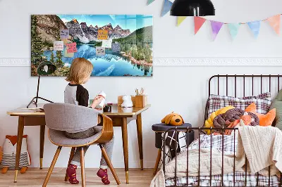 Fali üzenőtábla hegyi táj mintával