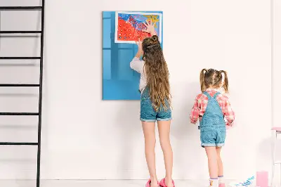 Kék színű fali mágneses tábla
