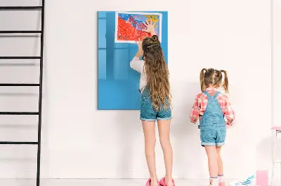Kék színű fali mágneses tábla