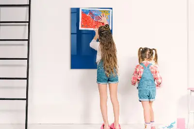 Kék fali üzenőtábla