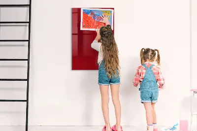 Piros színű fali mágneses tábla