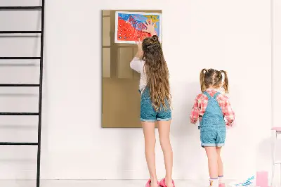 Sötét bézs fali üzenőtábla