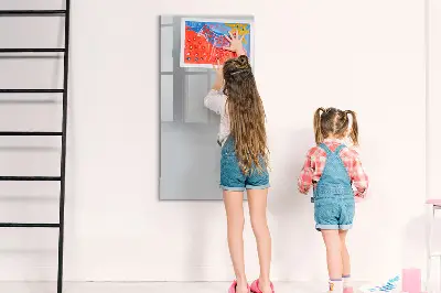 Világosszürke színű fali mágneses tábla