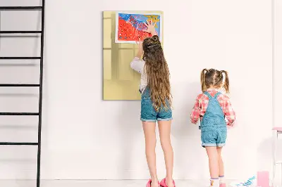 Krémszínű fali mágneses tábla