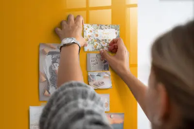 Aranysárga színű mágneses fali tábla