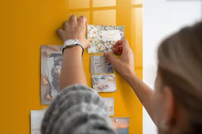 Aranysárga színű mágneses fali tábla