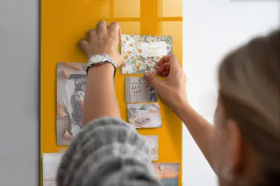 Aranysárga színű mágneses fali tábla