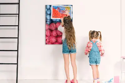 Mágneses fali tábla, áfonya és málna mintával
