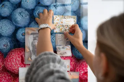 Mágneses fali tábla, áfonya és málna mintával