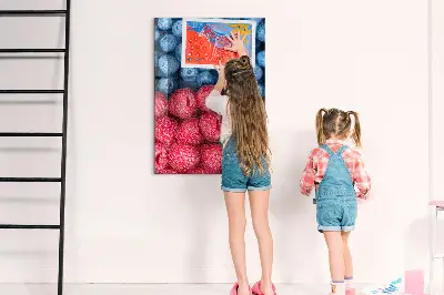 Mágneses fali tábla, áfonya és málna mintával