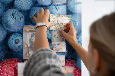 Mágneses fali tábla, áfonya és málna mintával