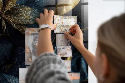 Mágneses fali tábla sötét virágos mintával