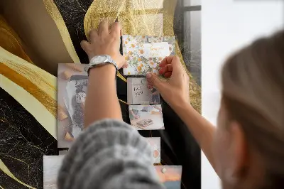 Absztrakt vonalas mintájú fali üzenőtábla