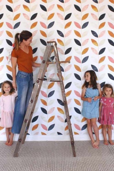 Tapéta egy falra - hogyan adjunk mintát és színt a térhez