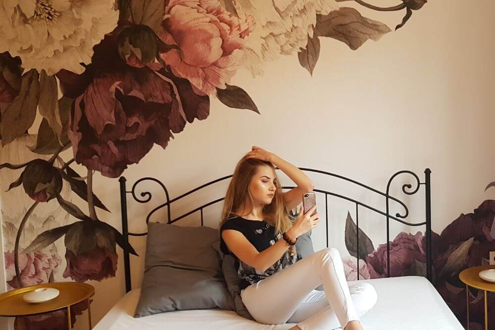 Hogyan díszítsünk egy ifjúsági szobát egy lány számára