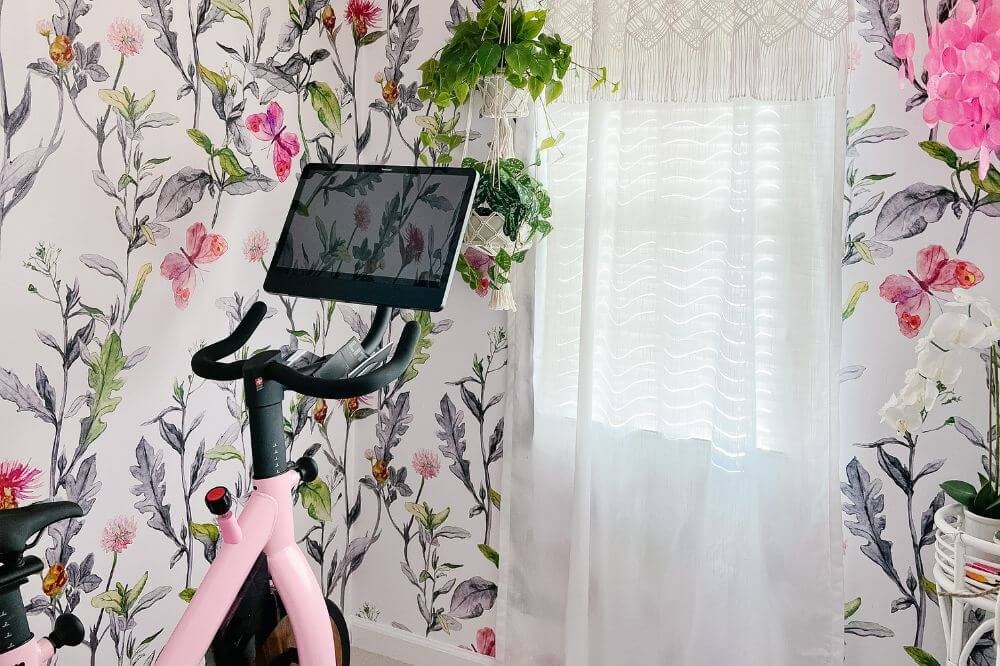 Hogyan díszítsünk egy ifjúsági szobát egy lány számára