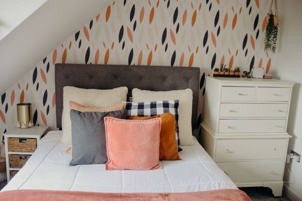 Hogyan díszítsünk egy ifjúsági szobát egy lány számára