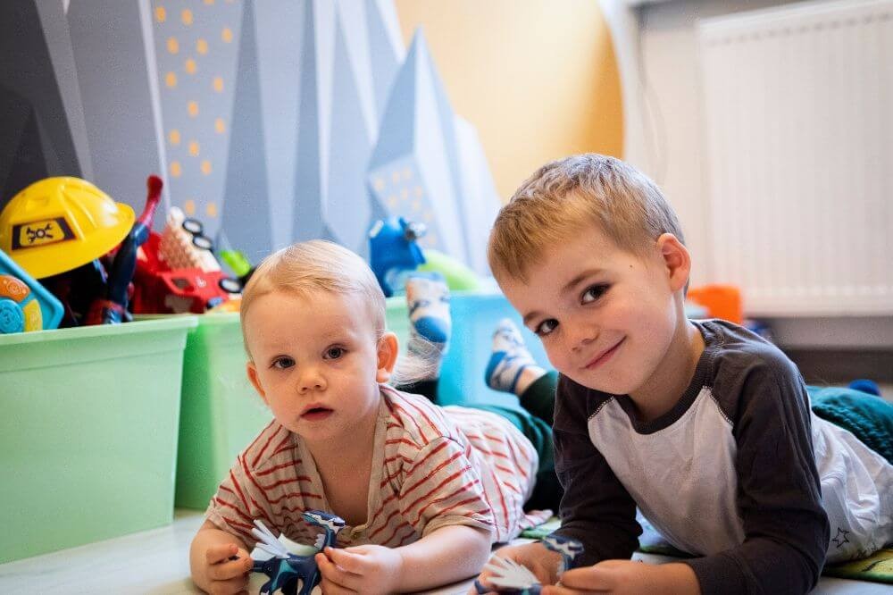 Hogyan kell berendezni egy szobát két gyermek számára